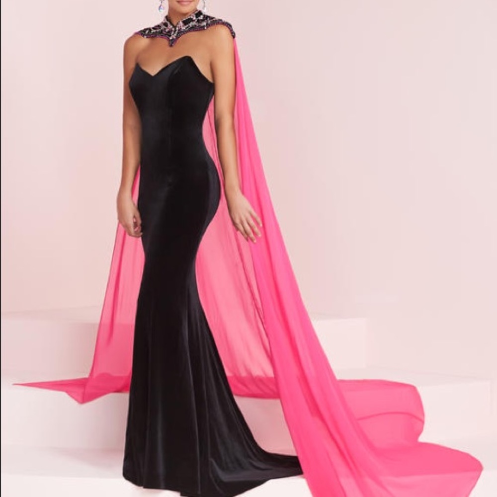 Panoply Cocktail Dress With Cape
